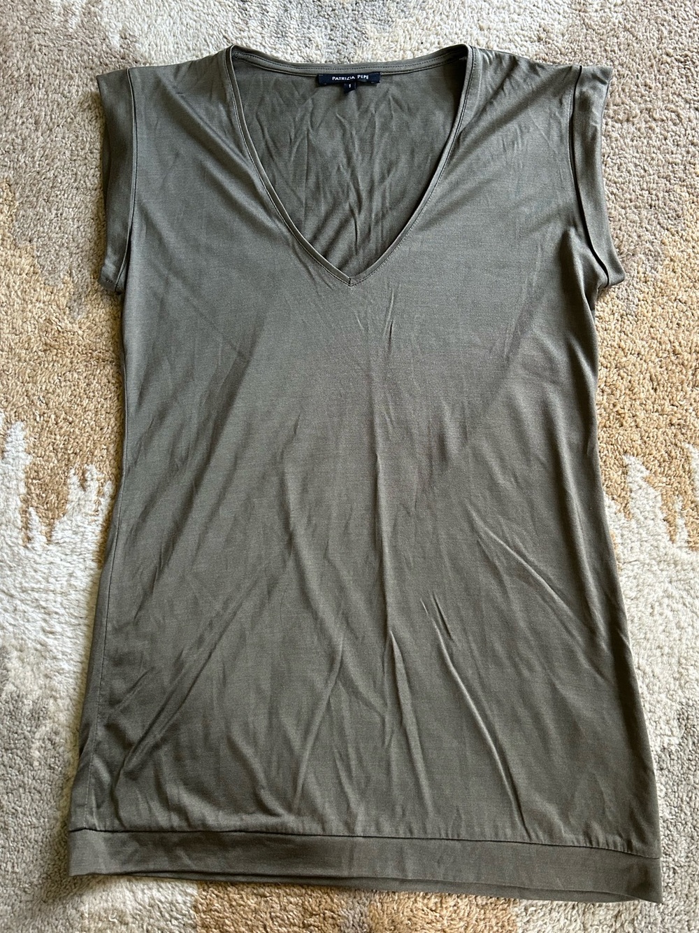Patrizia Pepe Designer Italy 100% Silk V-neck Tee Minimalist Olive Green EUC!